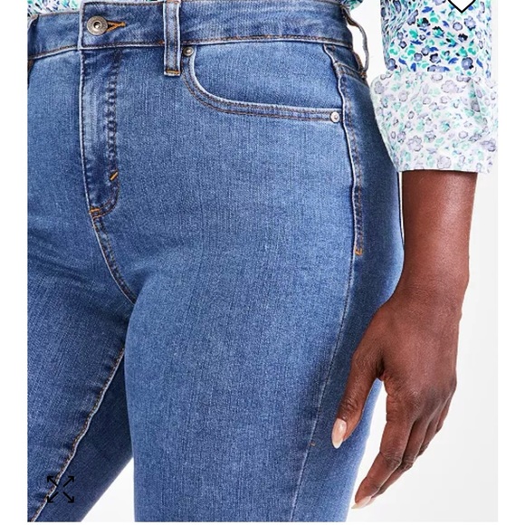 Gloria Vanderbilt Women's Amanda Slim Straight Leg Jean - Picture 2 of 4